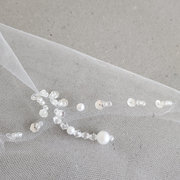 Two tiered elbow length veil with edged beadwork - Picture 9 of 10